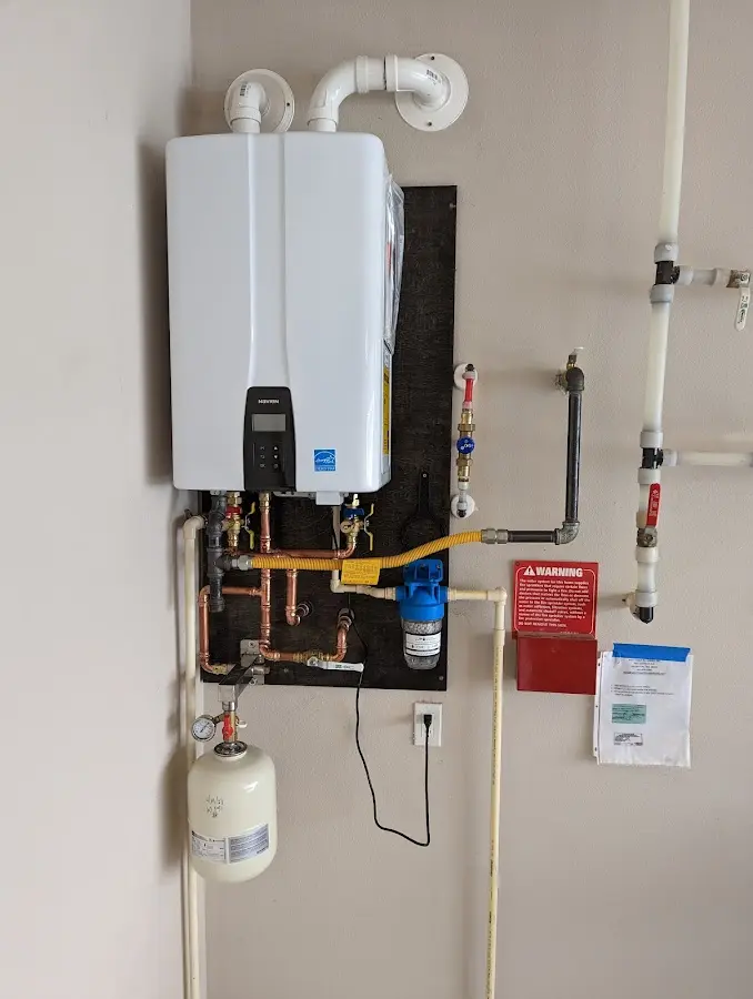 Professional plumber installing copper piping in a Citrus Springs home